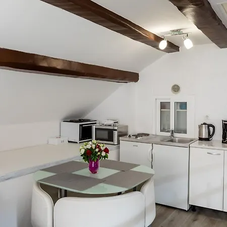 Old Town Charming Nest - One Bedroom Ντουμπρόβνικ