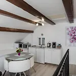 Old Town Charming Nest - One Bedroom Apartmán *