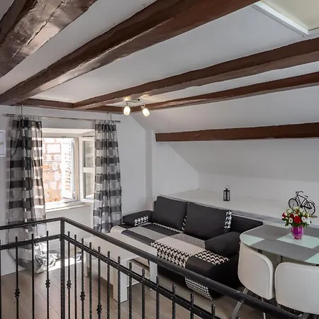 Apartment Old Town Charming Nest - One Bedroom