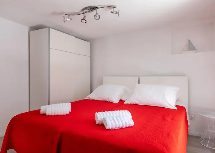 Old Town Charming Nest - One Bedroom *
