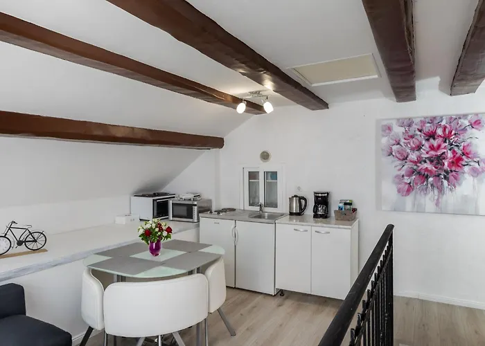 Old Town Charming Nest - One Bedroom 아파트 *